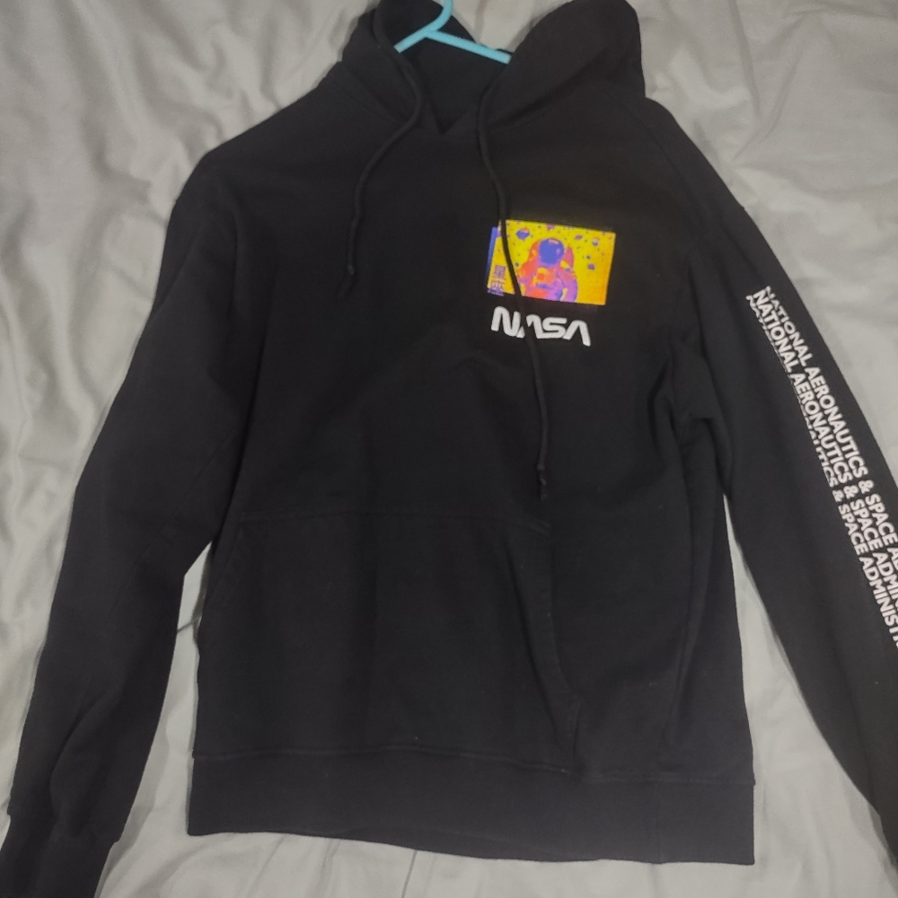 beautiful unisex sweater size L/G